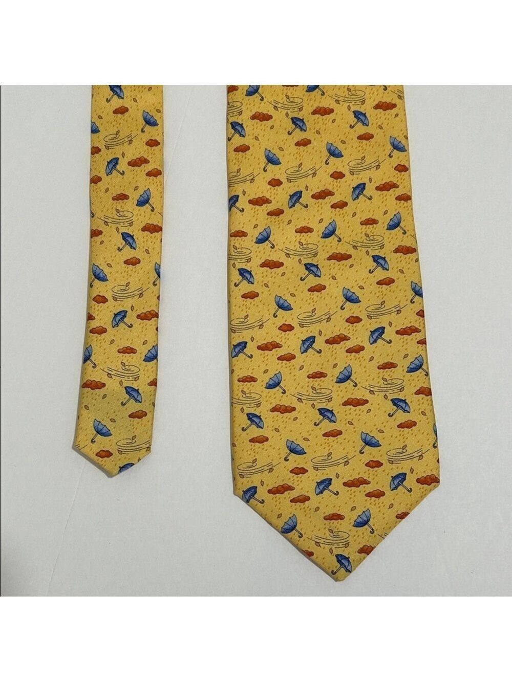 Tom James Yellow Patterned Men's Tie. Novelty, umbrella, rain, weather, vintage